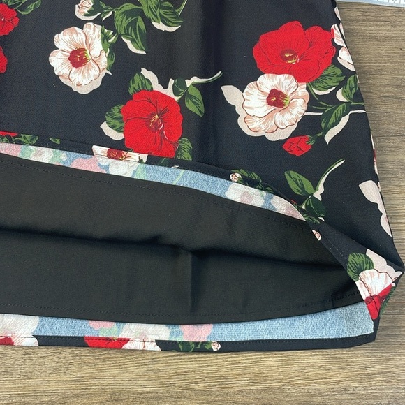 NWT About Us Women’s Addison Black are White Floral Dress, size Medium - Picture 9 of 13